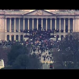 Capitol Under Siege As Feds Lose Control In Washington D.C., Crowds Break Into House Chambers