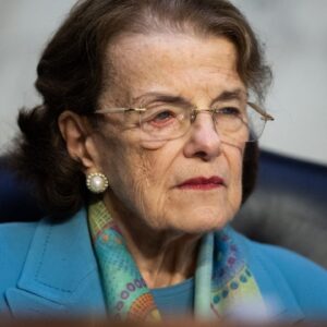 Dianne Feinstein Suffers Episode During Senate Vote - Staff Rushes In